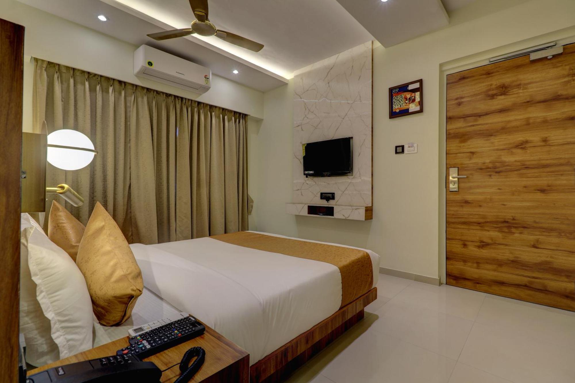 Home2 Suites And Service Apartments, Mumbai Airport Extérieur photo